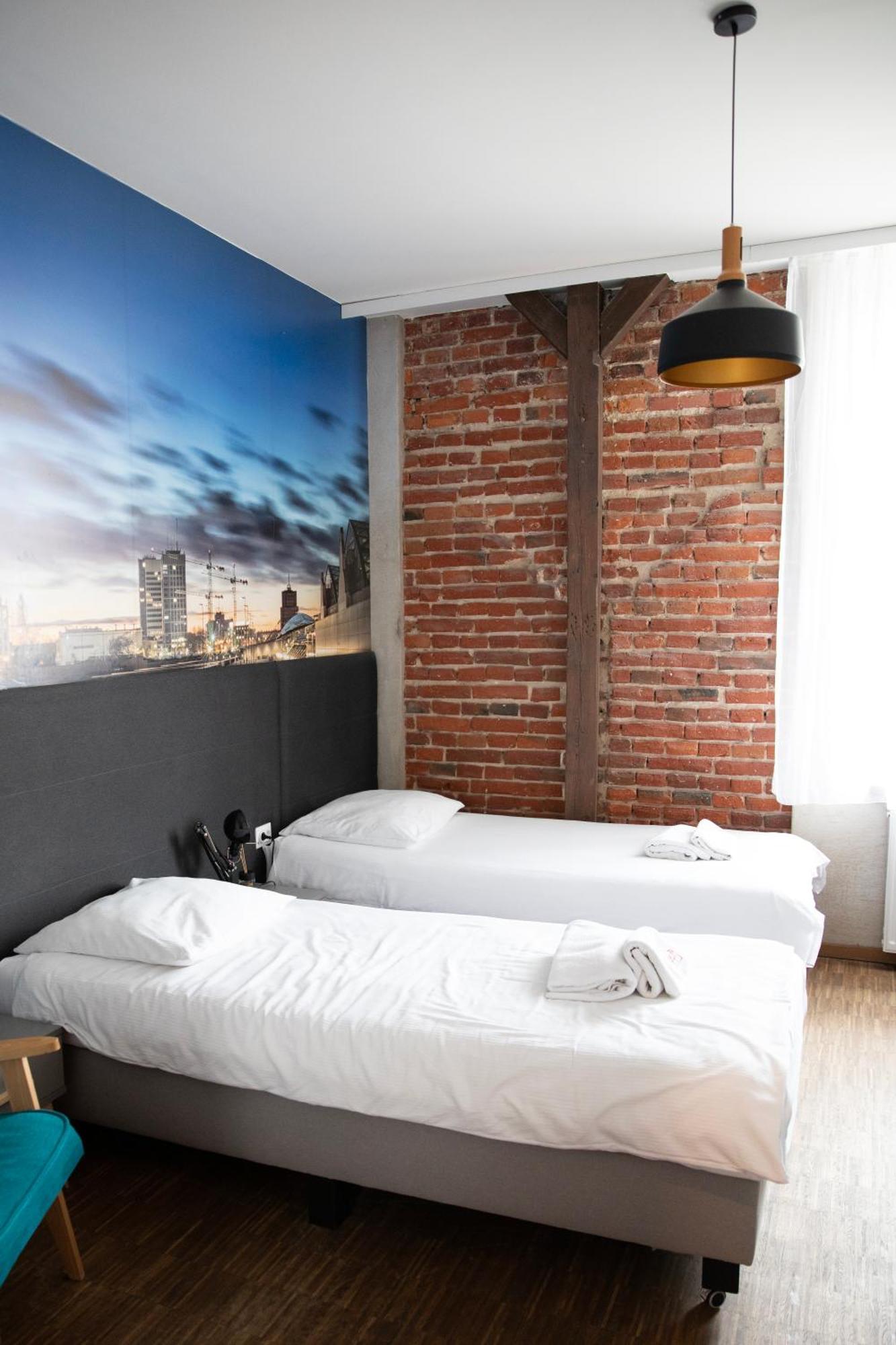Апартаменты Adler Bed&Breakfast Лодзь Экстерьер фото