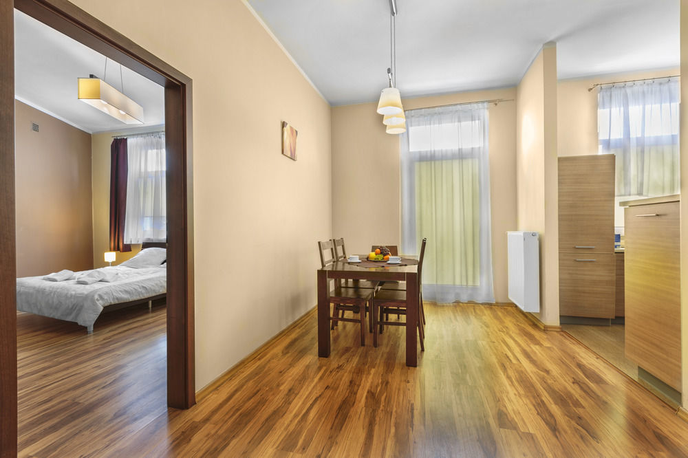 Апартаменты Adler Bed&Breakfast Лодзь Экстерьер фото
